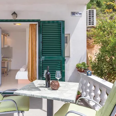 Apartment Lovely In With House Sea View